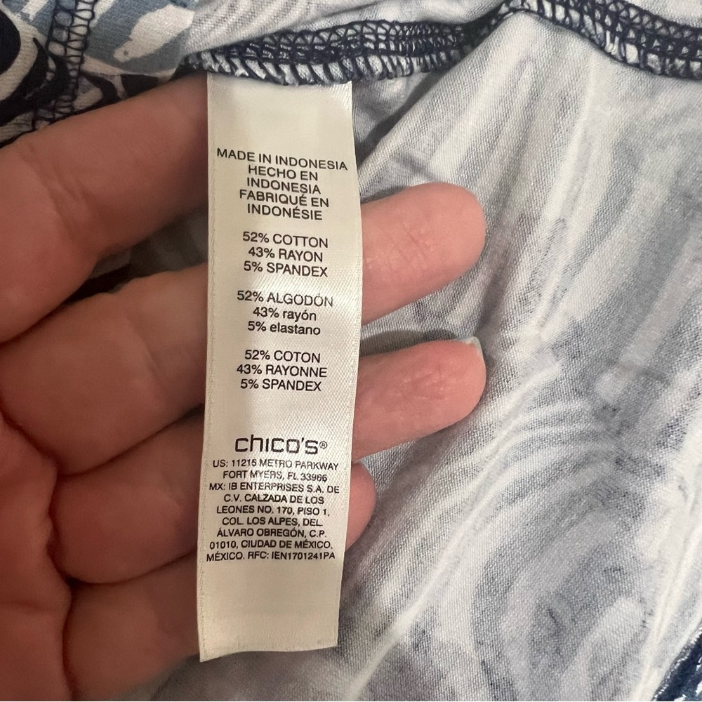 Weekends by Chico’s Zebra Print Top Size 2 (Med) Safari Zoo Animal Artsy Blue H8 - Picture 4 of 8